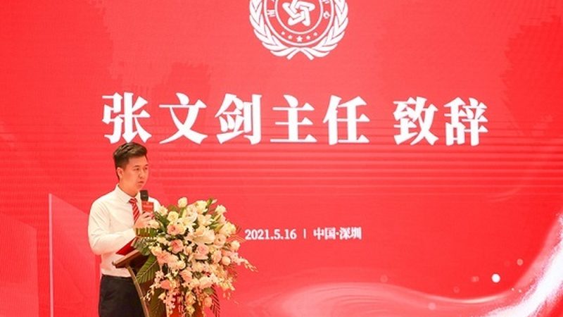 直播间布光设备主要分为以下几类：